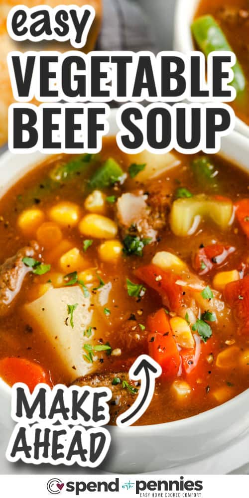 Nahaufnahme der einfachen Gemüse-Rindfleisch-Suppe mit Schriftzug
