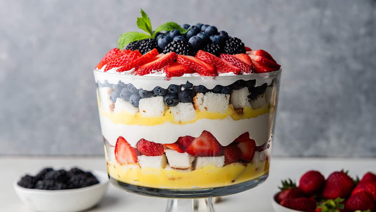 Cremiges Beeren-Trifle – The Stay At Home Chef