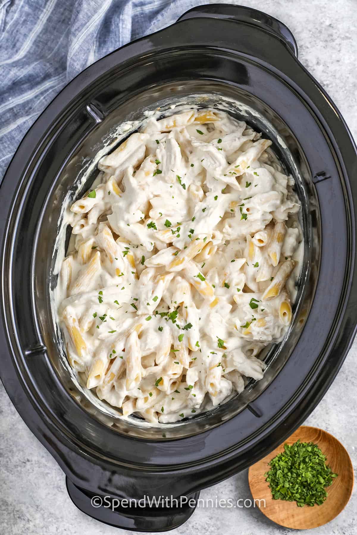 cremiges Crock Pot Chicken Alfredo im Topf